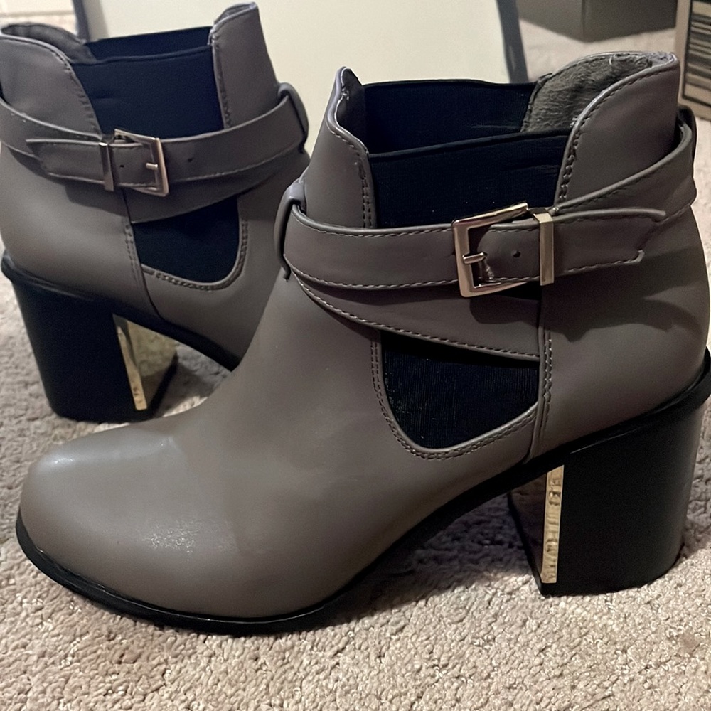 Taupe/Grey Chelsea Boots with Block Heel Women Size 7.5